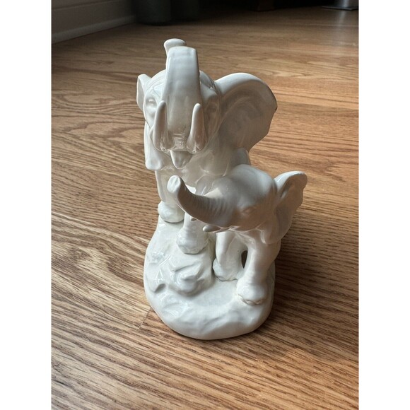 Vintage Elephant Figurine‎ Mother & Baby Trunk Up Porcelain  5X6 Inches Japan - Picture 7 of 9
